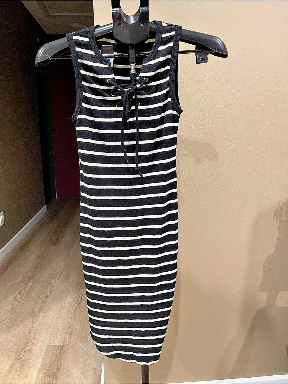 Heart Hips Striped Lace-Up Midi Dress in Black & White Size Medium Like